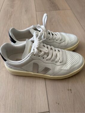 Veja V-90 Sneakers